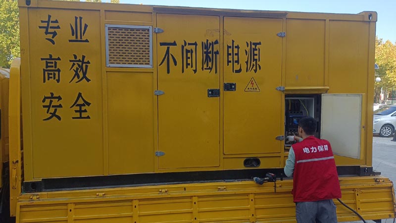 龙陵柴油发电机组和UPS电源配合使用时，如何避免切换过程中的电力中断？