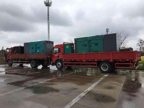 龙陵涂抹密封胶后，需要等待多长时间才能安装水冷式机油散热器密封件？